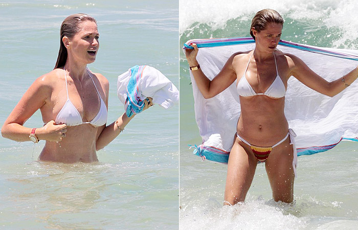 Susana Werner vai a praia com a filha no Rio