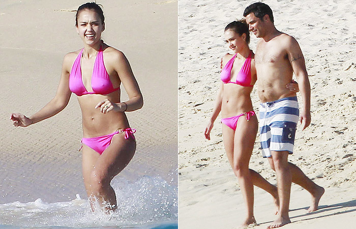  Jessica Alba curte o marido em praia mexicana a bordo de biquíni pink