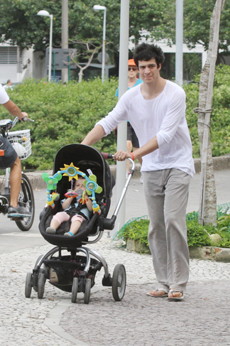 Mateus Solano e a filha Flora