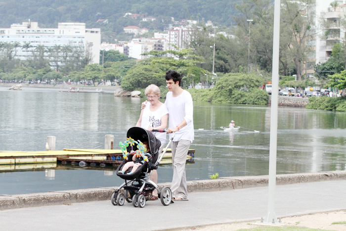 Mateus Solano deixou o parque caminhando