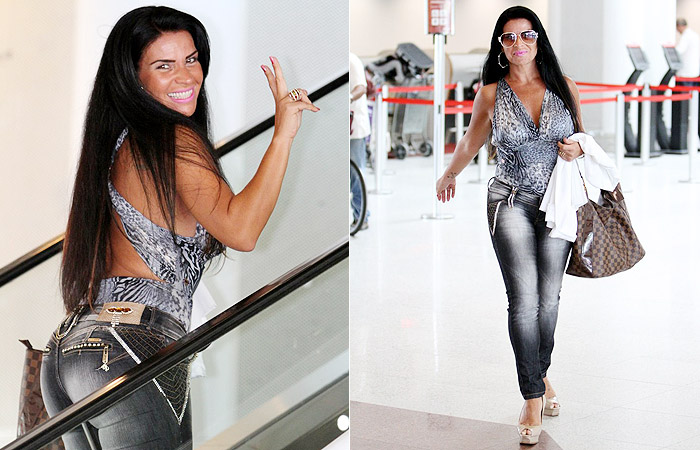 De oncinha, Solange Gomes desfila por aeroporto carioca