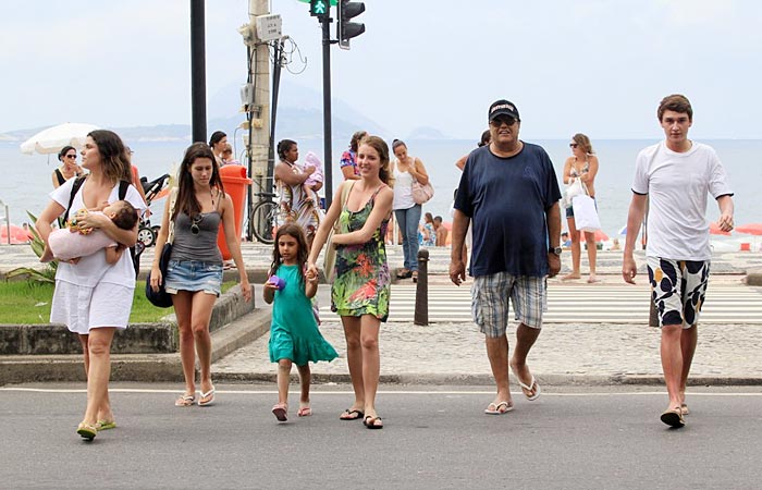 Denis Carvalho curte praia em família - Ag.News