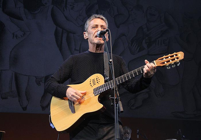 Famosos prestigiam show de Chico Buarque, no Rio.