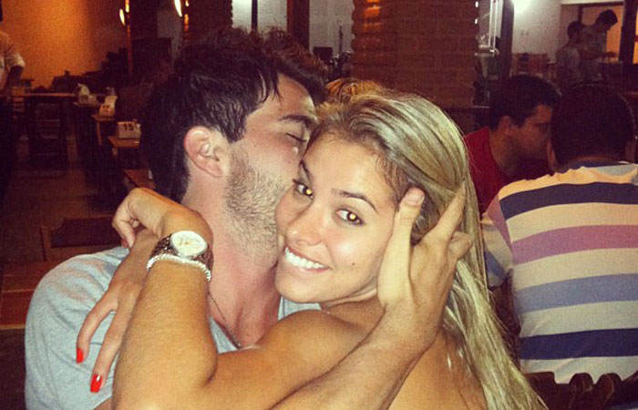 Ex-BBB Rodrigão posta foto beijando Adriana - O Fuxico