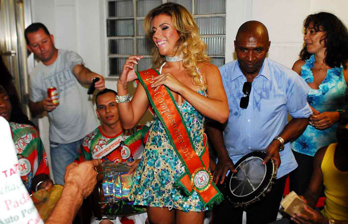 Miss Bumbum Rosana Ferreira é coroada musa da X-9 Paulistana - O Fuxico