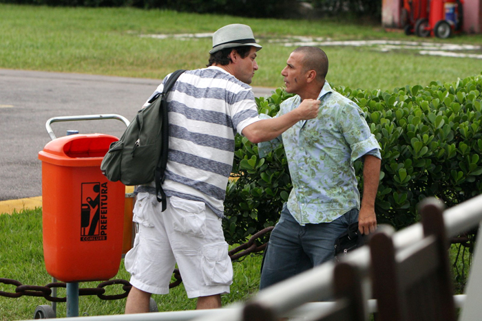 Marcelo Serrado e Eri Johnson passam o sábado em Angra dos Reis