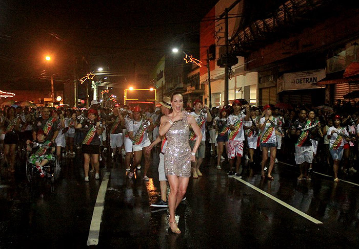 Luciana Gimenez, que já foi rainha duas vezes, está fora do carnaval este ano