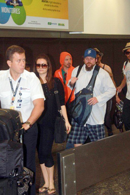  Robert Downey Jr. chega ao aeroporto do Rio de Janeiro