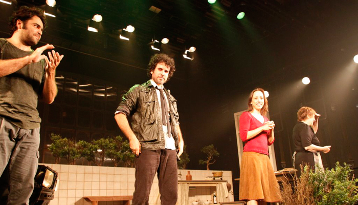  Eriberto Leão recebe amigos em estreia teatral, no Rio
