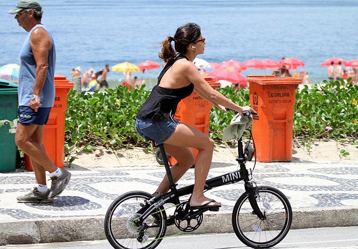 Ana Lima cuida da boa forma pedalando