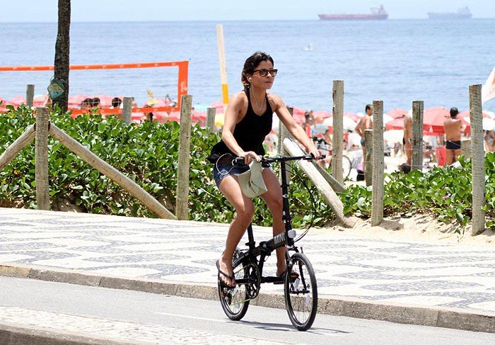 Ana Lima cuida da boa forma pedalando