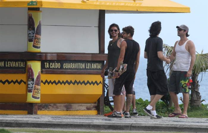 Dado Dolabella compra quiosque na praia