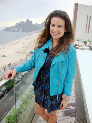 Úrsula Corona participa de ensaio em hotel do Rio