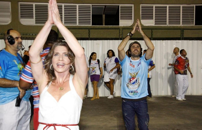 Letícia Spiller cai no samba na União da Ilha - O Fuxico