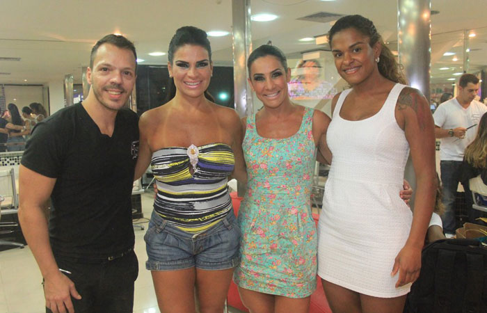 Solange Gomes e Sheila Carvalho se encontram em salão de beleza - O Fuxico