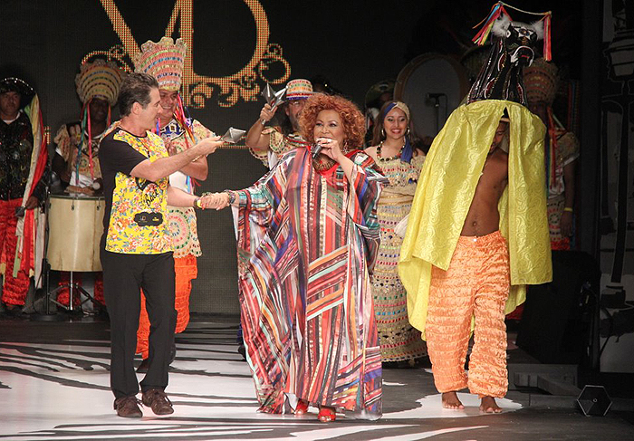 Alcione cantou no desfile