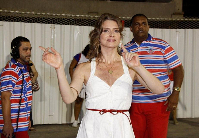 Letícia Spiller empolgada com o samba da União da Ilha