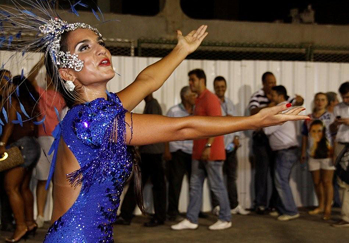 A madrinha de bateria Bruna Bruno no ensaio da sua União da Ilha