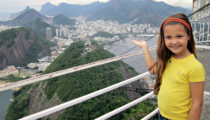 Atriz mirim de A Vida da Gente conhece os pontos turísticos do Rio