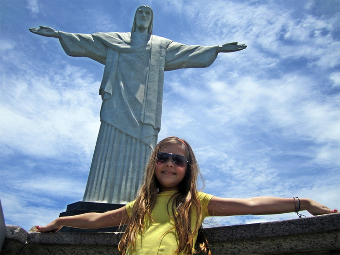 Atriz mirim de A Vida da Gente conhece os pontos turísticos do Rio