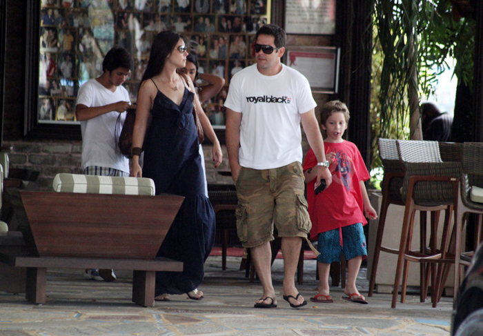 Murilo Benício almoça em churrascaria no Rio de Janeiro