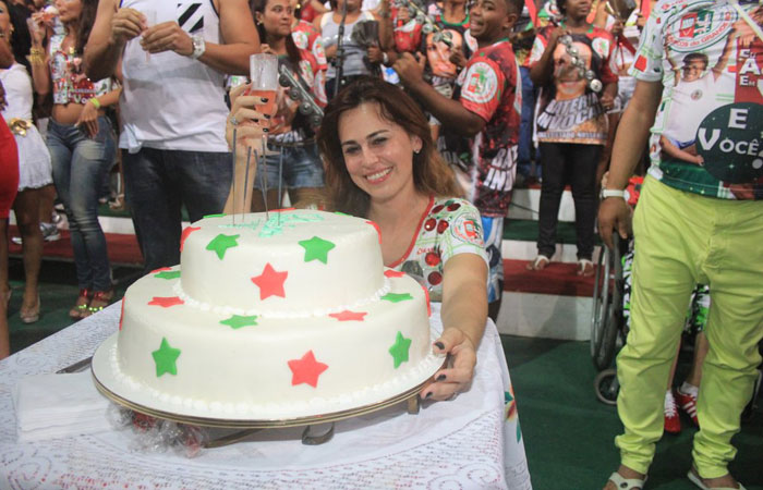 Daniela Escobar comemora aniversário na Grande Rio - O Fuxico