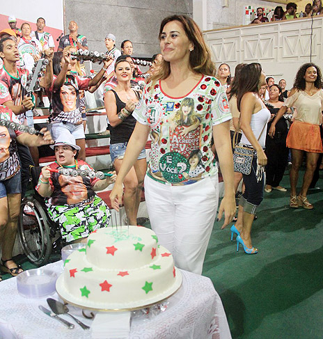 Daniela Escobar comemorou seu aniversário na quadra da Grande Rio