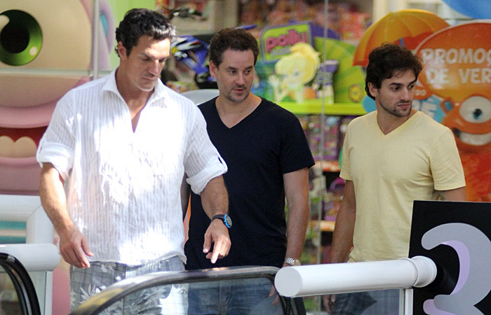 Dan Stulbach e Carlos Machado vão a shopping no Rio - Ag.News