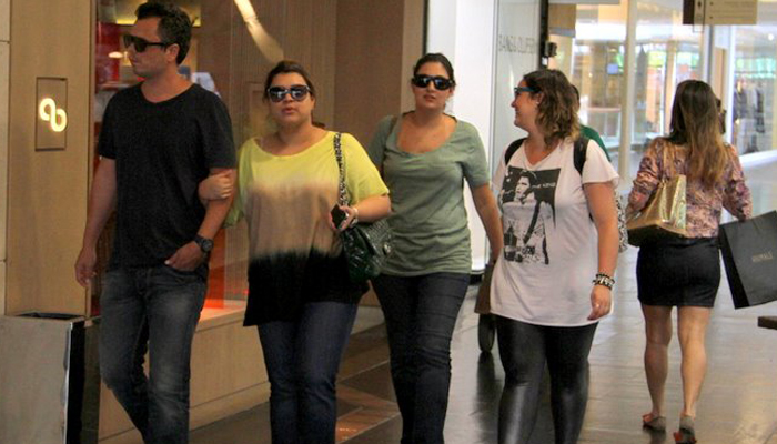 Preta Gil passeia com amigos em shopping carioca