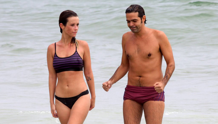 Bruno Mazzeo e Juliana Didone curtem tarde de sol na praia