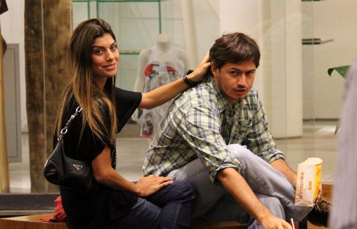 Joana Balaguer vai com o marido ao Shopping Fashion Mall - O Fuxico
