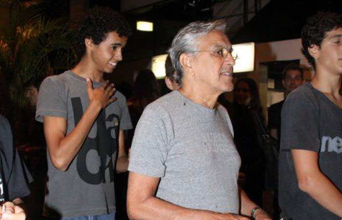 Caetano Veloso vai ao show de Chico Buarque - O Fuxico