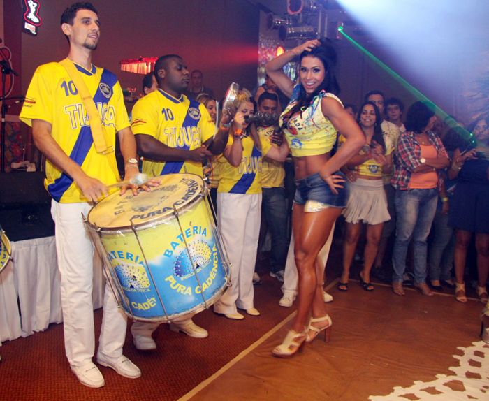 A feijoada pré carnavalesca teve participação da bateria da Unidos da Tijuca