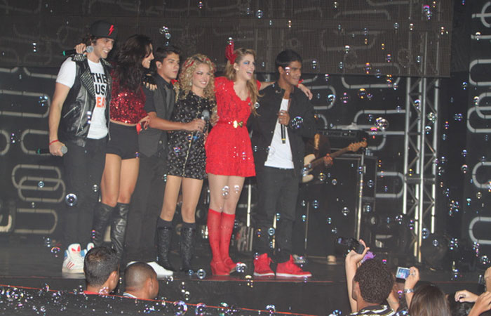 Luciano Szafir prestigia o show do Rebeldes no Rio - O Fuxico