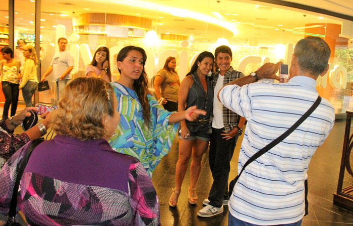 Scheila Carvalho pára shopping do Rio - O Fuxico