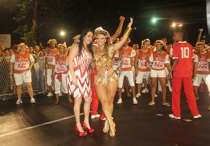 Viviane Araújo era uma das mais empolgadas. 