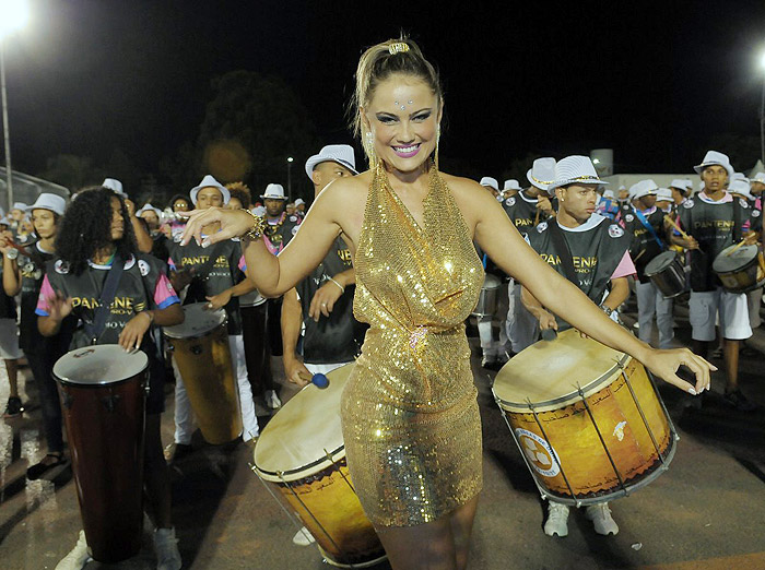 Ellen Rocche no ensaio técnico da Rosas de Ouro