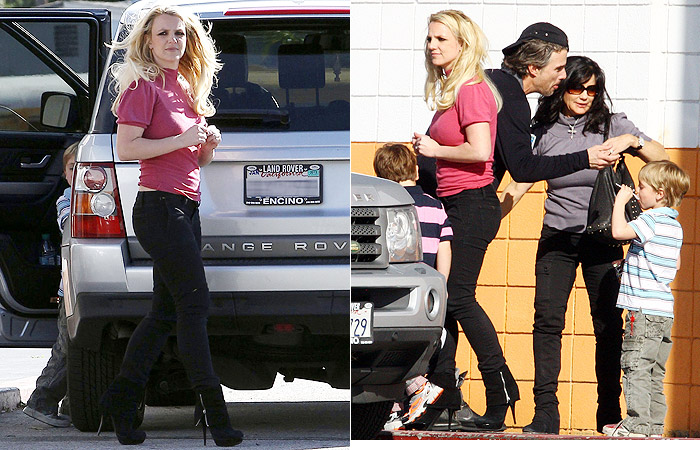 Britney Spears leva os filhos ao boliche, na Califórnia