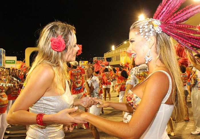 (vera) Carnaval: Fantasia da ex-BBB Adriana é avaliada em mais de R$ 50 mil