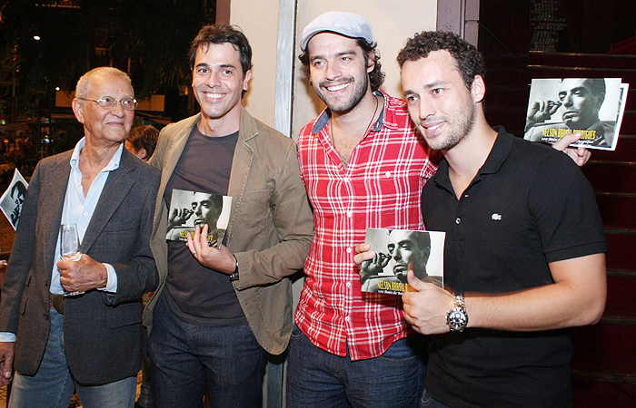 Antônio Grassi e Nelson Xavier vão à exposição sobre Nelson Rodrigues