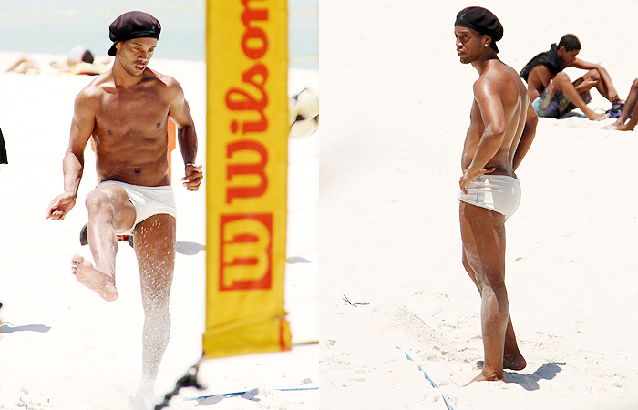 Ronaldinho Gaúcho é tietado em praia carioca