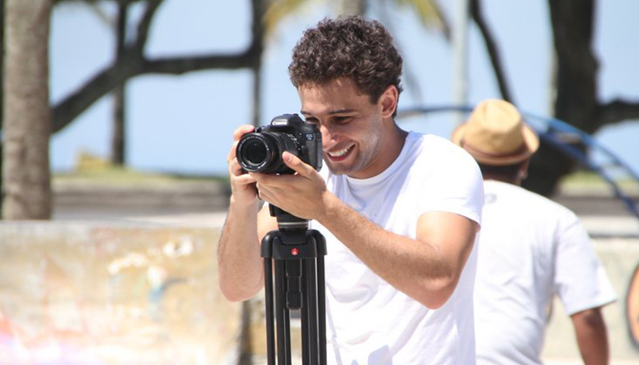 Rafael Almeida dirige clipe da banda Deck Vinil em em pista de skate