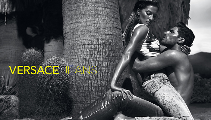 Gisele Bündchen está de topless na nova campanha da Versace
