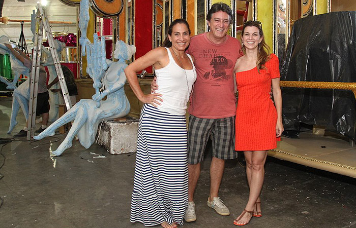 Artistas visitam barracão da São Clemente, no Rio de Janeiro