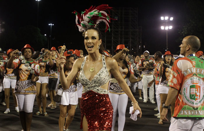 Ana Furtado leva a família ao ensaio da Grande Rio - O Fuxico