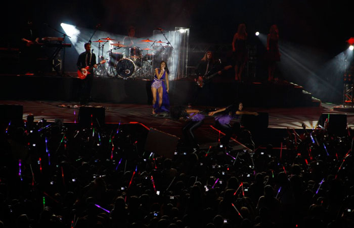 Selena Gomez faz show na Barra da Tijuca - O Fuxico