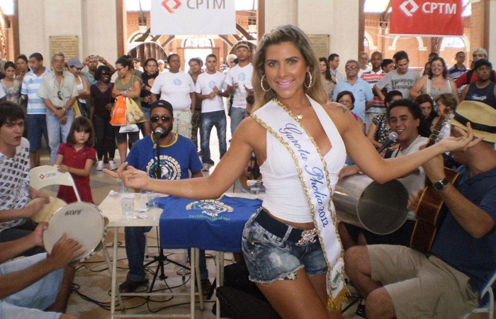 Ana Paula Minerato é coroada a Garota Pholia 2012 - O Fuxico