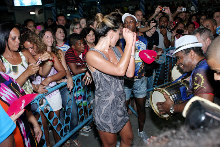 Sabrina Sato ganha festa de aniversário na quadra da unidos de Vila Isabel