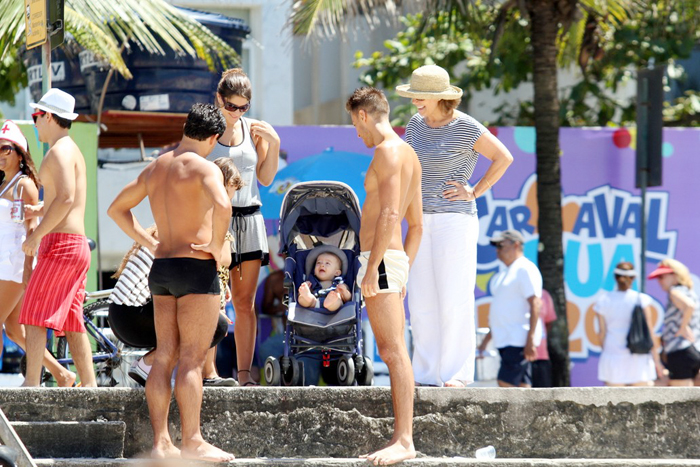 Romeo foi só sorrisos na praia