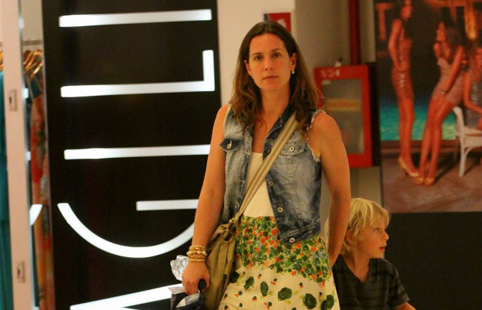 Vanessa Lóes é flagrada passeando por um shopping da Gávea - O Fuxico